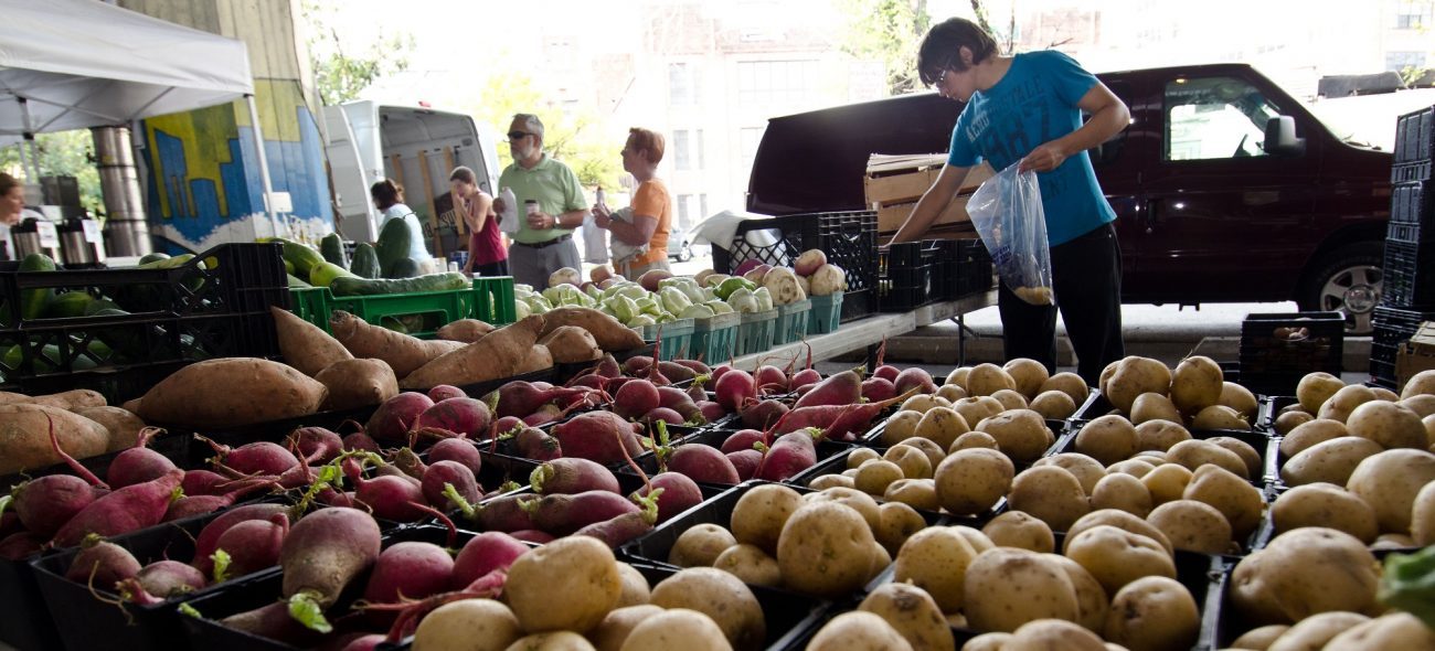 USDA photo of market where SNAP is accepted